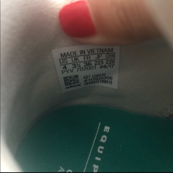 Adidas shoes - Picture 2 of 4